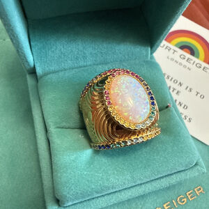KURT GEIGER LONDON GOLD TONE SOUTHBANK OPAL RHINESTONE RING SIZE 8 NWT